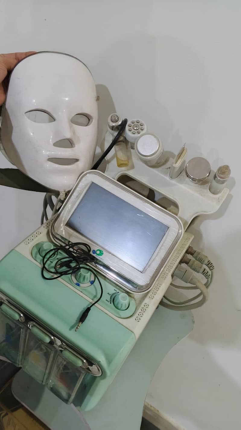 Hydra Facial Machine 1