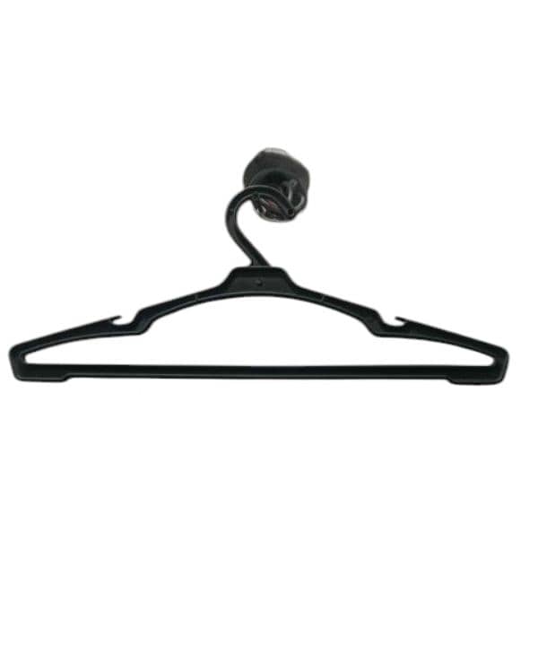 plastic hangers 1