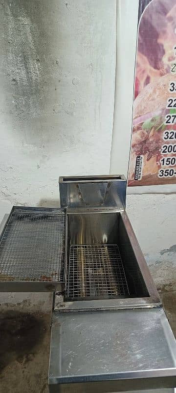 Shuwarma Counter & Fryer 6