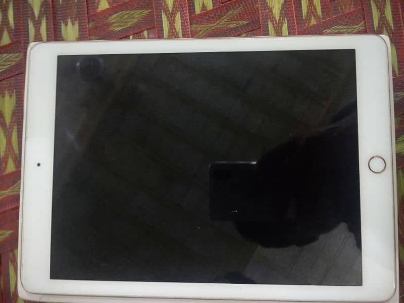 Ipad 6th generation latest model 10/10 condition 3b/32gb 7