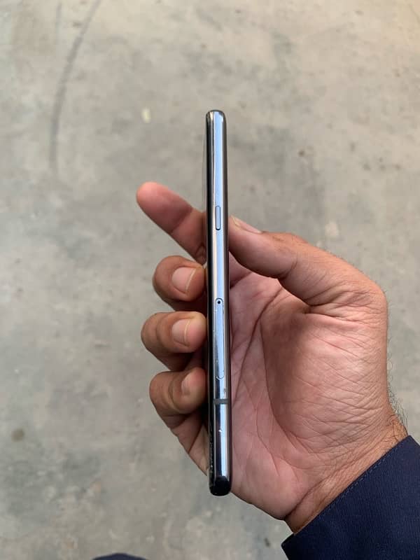 LG g8 thinq 6/128 4