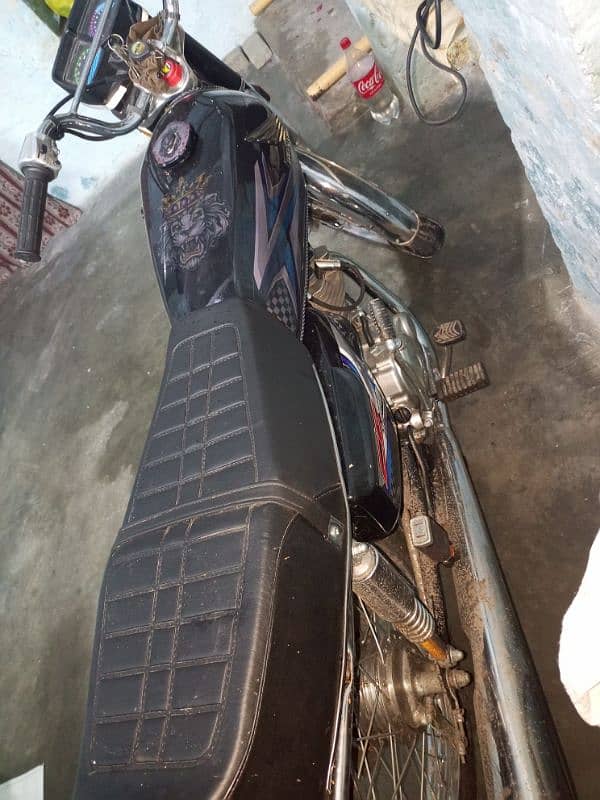 Honda cd125 black colour 1