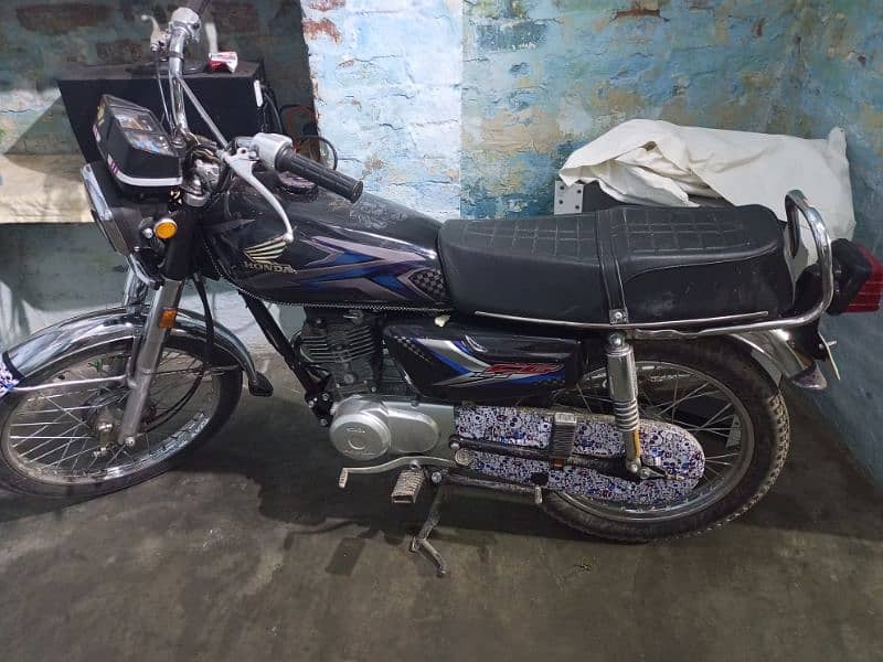 Honda cd125 black colour 4