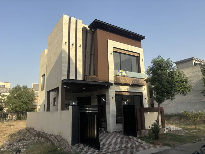 DHA RAHBAR ULTRA MODREN OUT CLASS BRAND NEW HOUSE IS UP FOR SALE 2