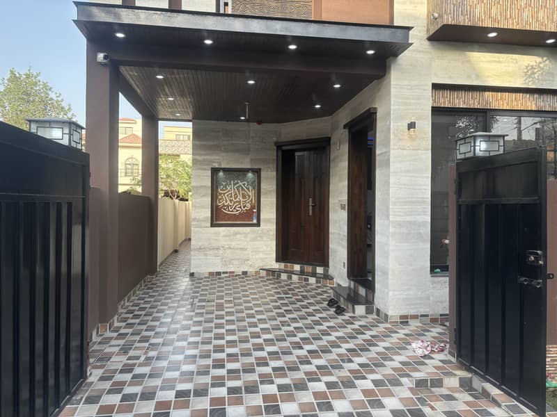 DHA RAHBAR ULTRA MODREN OUT CLASS BRAND NEW HOUSE IS UP FOR SALE 3