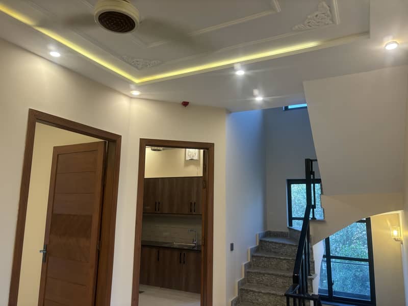 DHA RAHBAR CORNER BRAND NEW BEAUTIFUL ULTRA MODREN HOUSE IS UP FOR SALE 9