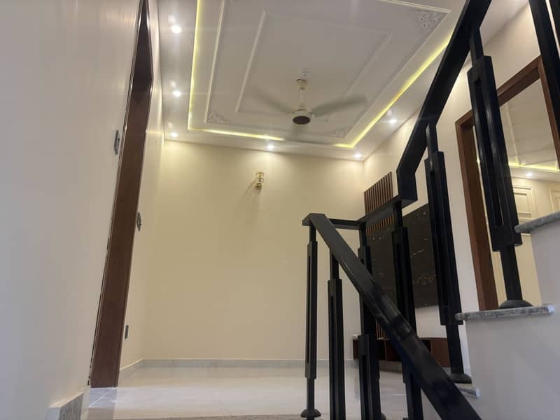 DHA RAHBAR CORNER BRAND NEW BEAUTIFUL ULTRA MODREN HOUSE IS UP FOR SALE 31