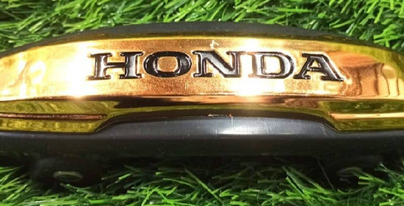 FRONT MONOGRAME AND REFLECTOR HONDA 125 2024 MODEL UNIVERSAl 2