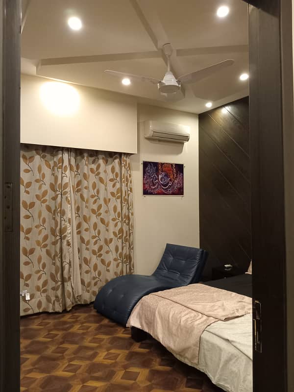 Investors Should sale This Flat Located Ideally In Gulberg 20