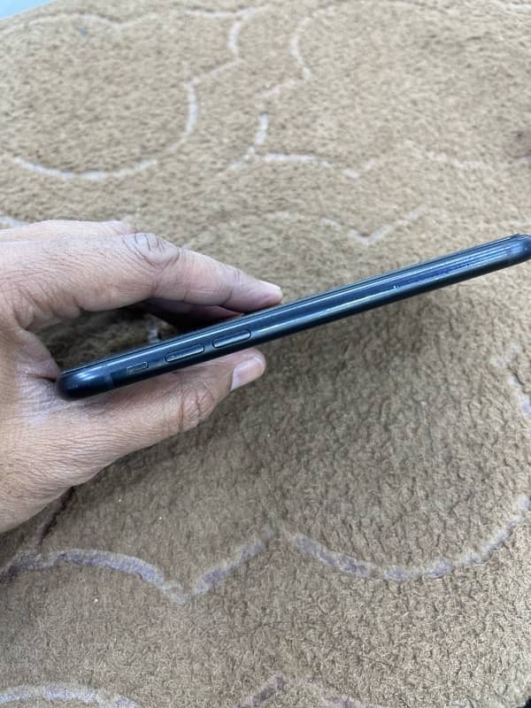 iphone xr 64gb battry health 79 all ok 3