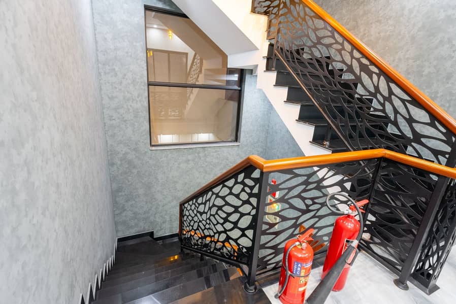 DHA 11 RAHBAR 10 MARLA ULTRA MODERN VERY BEAUTIFUL HOUSE IS UP FOR SALE 13