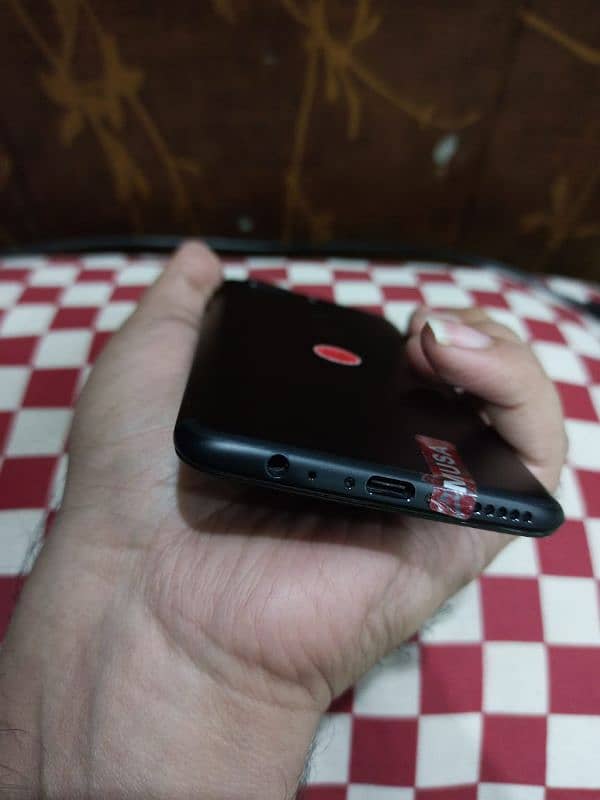 I want to sell my cell phone one plus 5t urgent sale 1