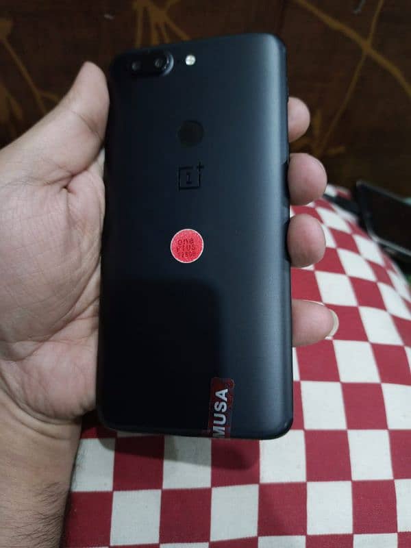 I want to sell my cell phone one plus 5t urgent sale 2