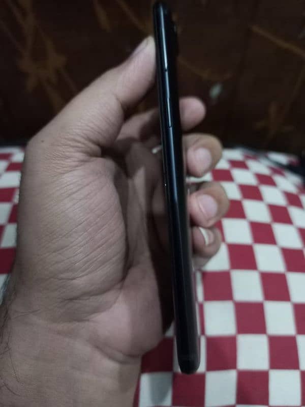 I want to sell my cell phone one plus 5t urgent sale 4