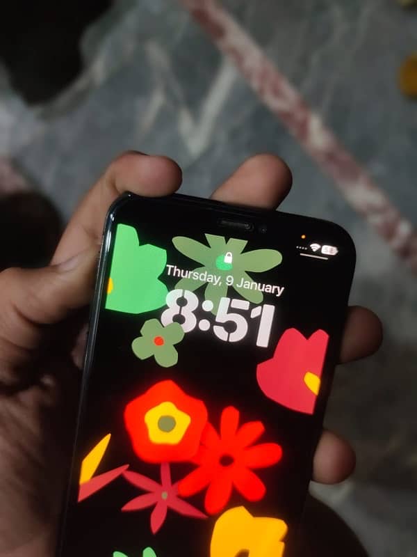 iPhone XS condition 10by8.5 nice phone 6