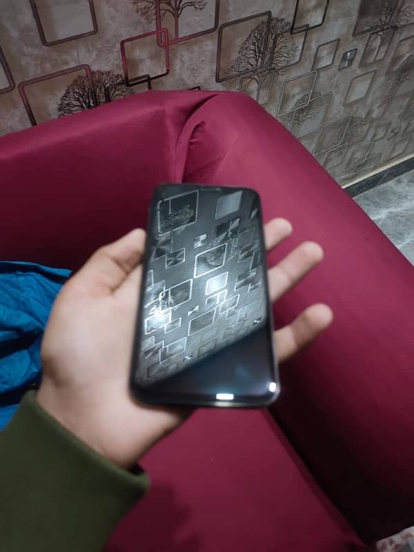 iPhone XS condition 10by8.5 nice phone 7