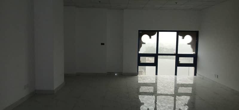 Brand New 557 Square Feet Office Spaces for Rent in Gulberg Ideal Location for Your Business! 5