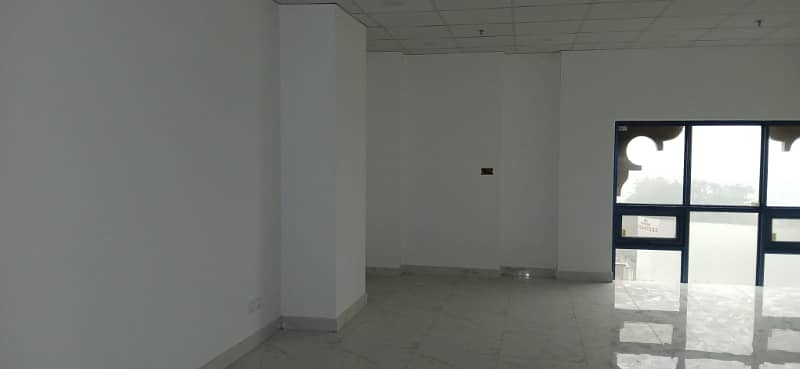 Brand New 557 Square Feet Office Spaces for Rent in Gulberg Ideal Location for Your Business! 6