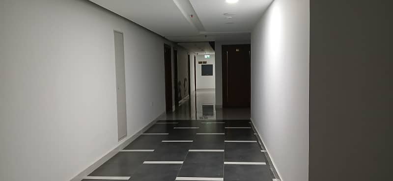 Brand New 557 Square Feet Office Spaces for Rent in Gulberg Ideal Location for Your Business! 7