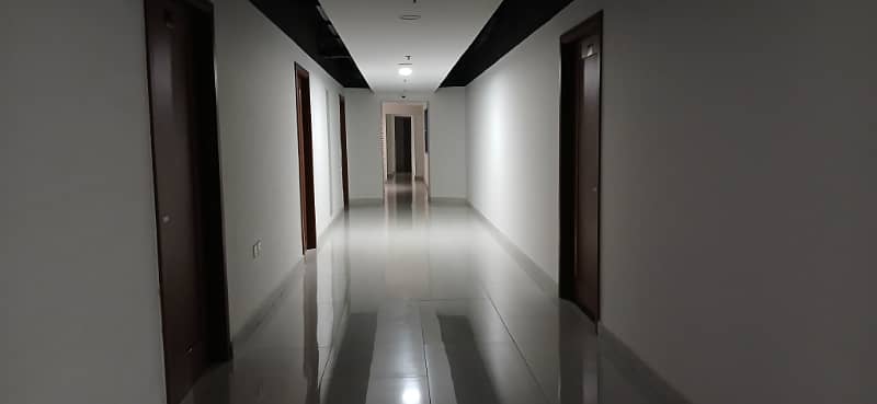 Brand New 557 Square Feet Office Spaces for Rent in Gulberg Ideal Location for Your Business! 8