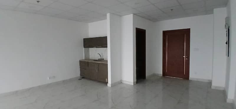 Brand New 557 Square Feet Office Spaces for Rent in Gulberg Ideal Location for Your Business! 10