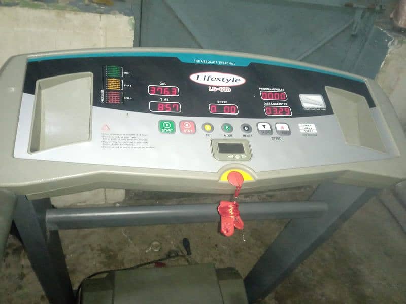 treadmill for sale in excellent condition 0