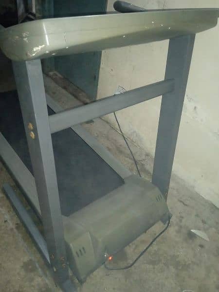 treadmill for sale in excellent condition 5