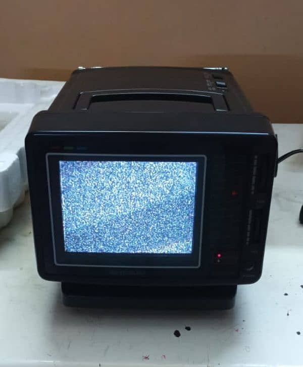 small colour tv,colour tv, Antique,vintage tv 0