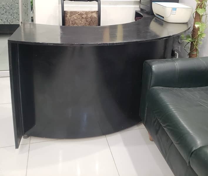 Curved Black Reception Table 0