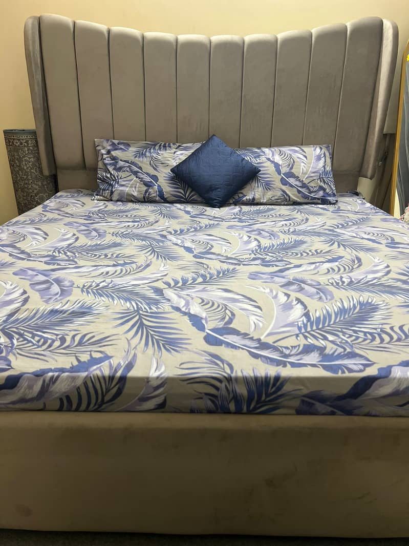 Selling Bed Set, 10/10 Condition 1