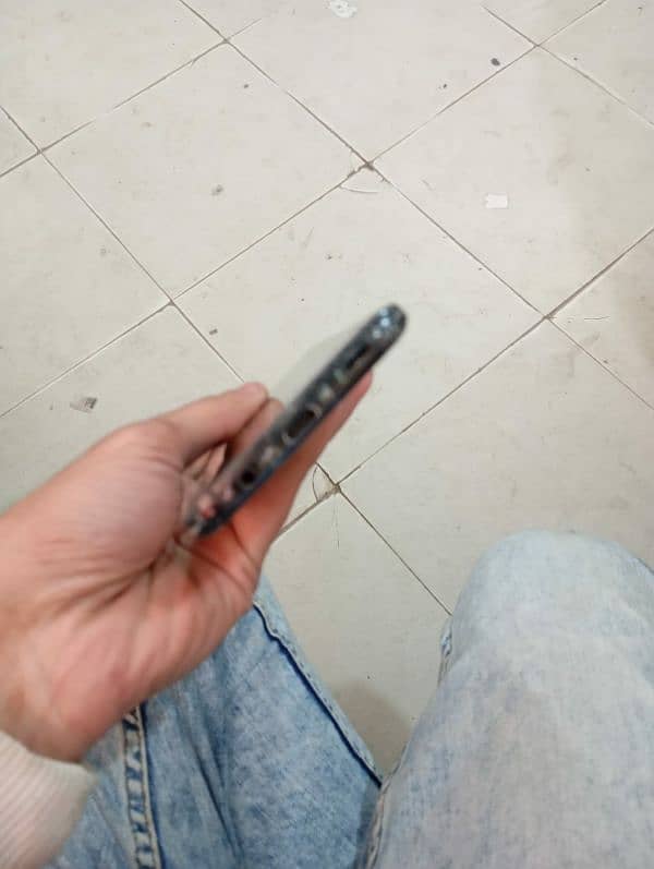 s9 pluse 6 gb 64 gb koi dot shead nahi 0