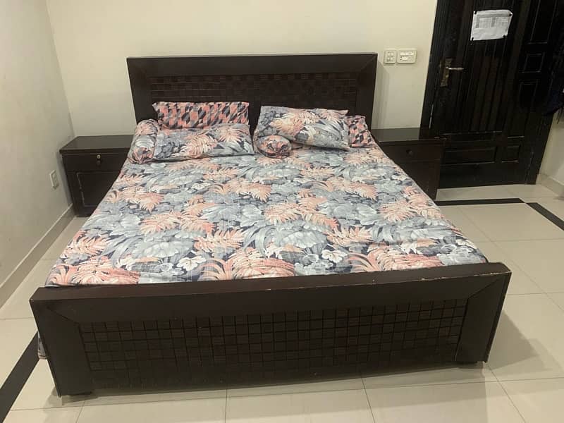 king size bed with side table and dressing table 0