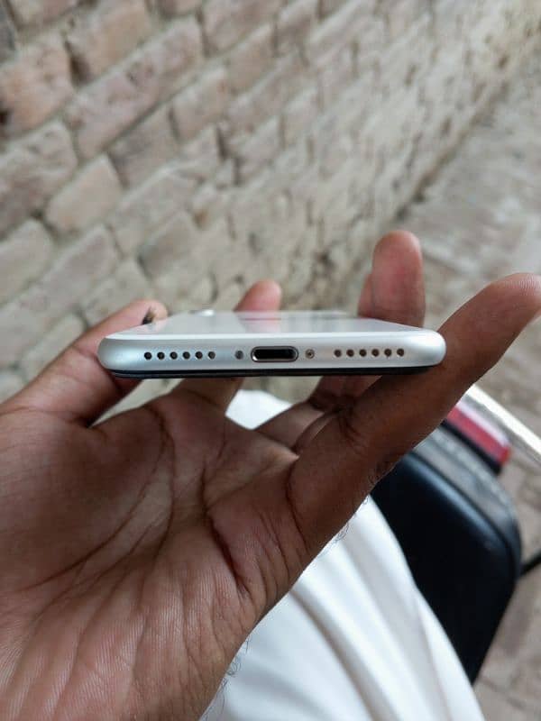 iphone SE 2020 PTA Approved Urgent SALE 3