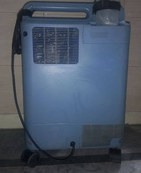 Used Phillips Oxygen Machine, 5 Liter 1