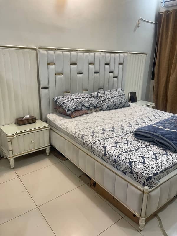 bedroom set for sell only 7  months use 4