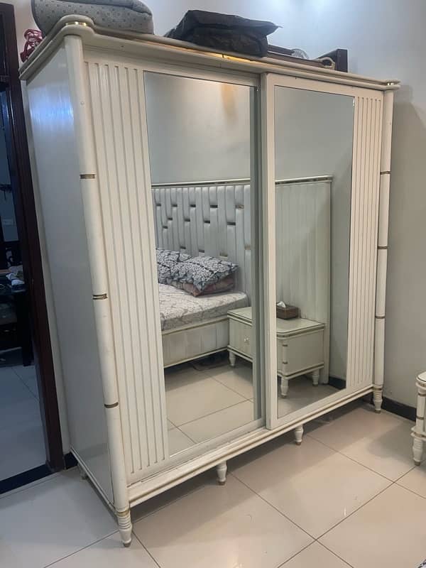 bedroom set for sell only 7  months use 7