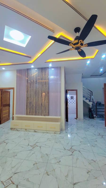 7 Marla Good place very beautiful hot location house for sale in CBR Town Islamabad 3