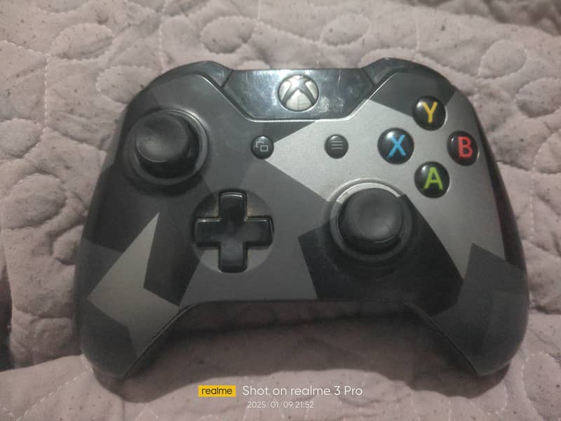 Xbox one wireless controller without battery 7/10 condition 0