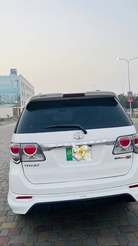 Toyota Fortuner V 2015 1