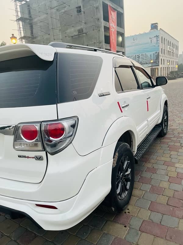 Toyota Fortuner V 2015 3