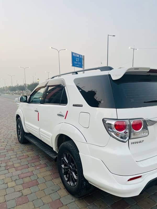 Toyota Fortuner V 2015 4