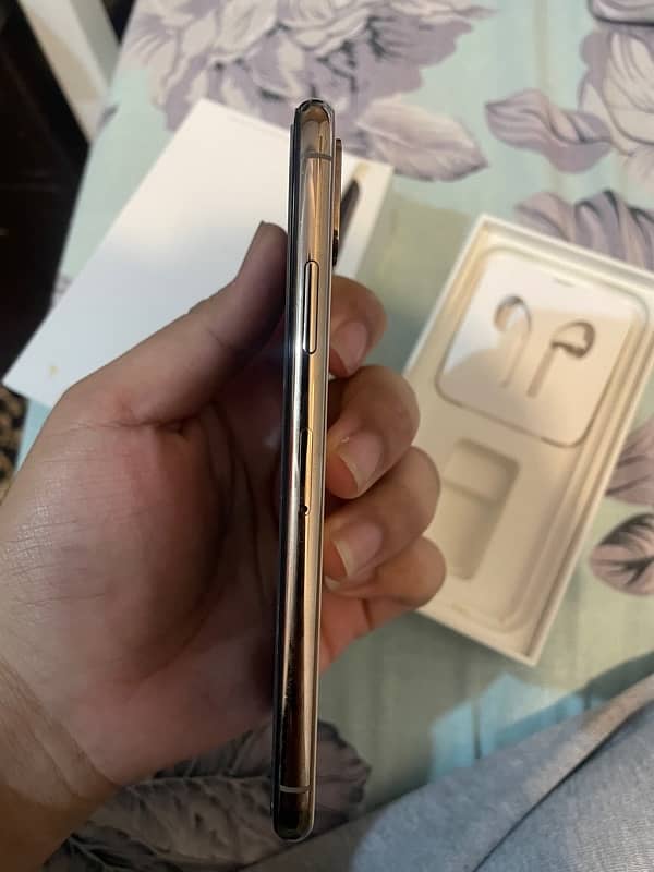 iPhone XS PTA approved clean condition 3