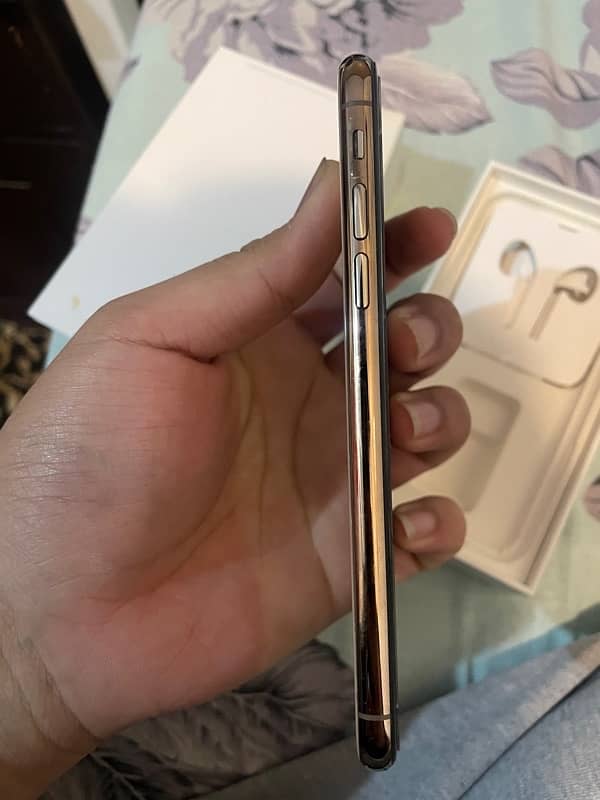 iPhone XS PTA approved clean condition 5