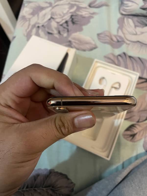 iPhone XS PTA approved clean condition 7