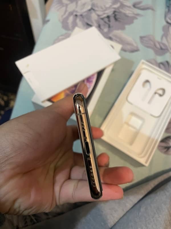 iPhone XS PTA approved clean condition 8