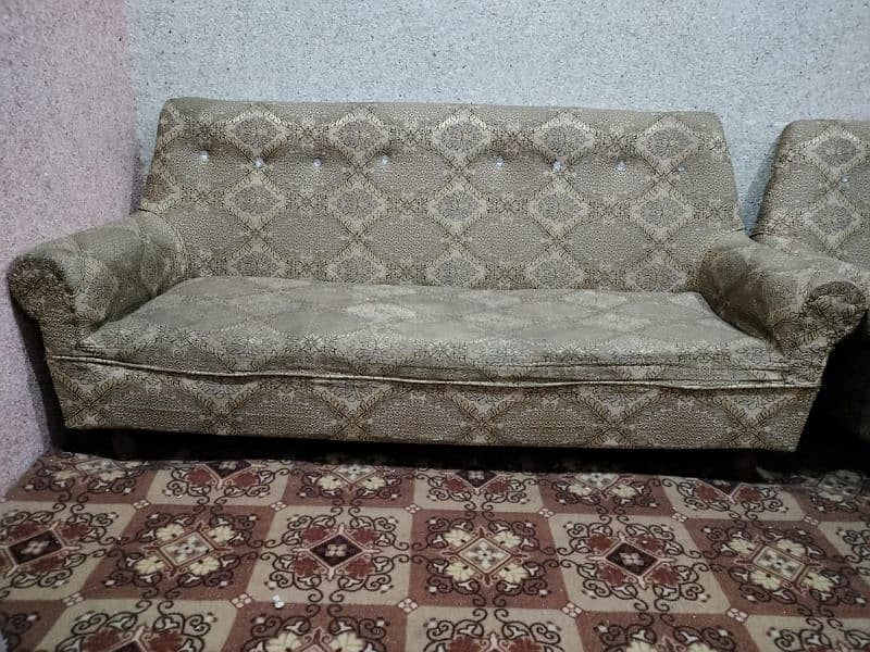 5 seater sofa set & 2 showcase 0