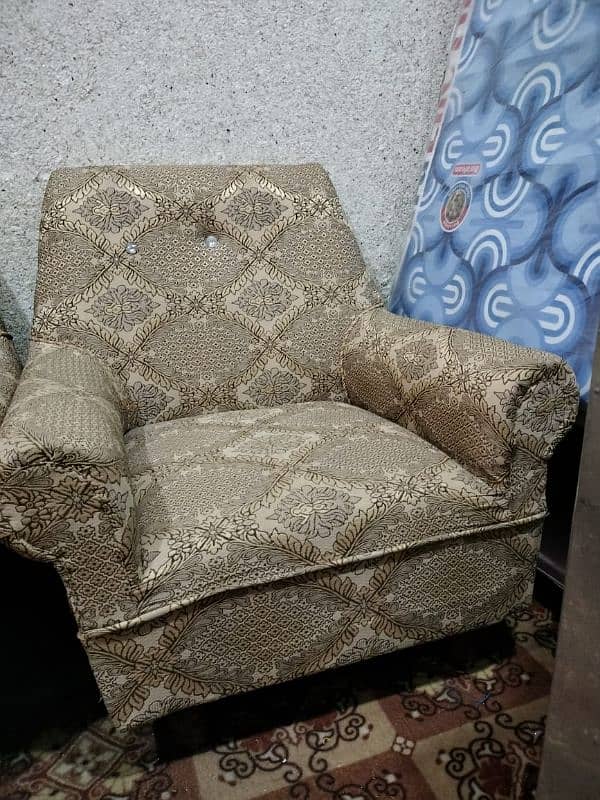 5 seater sofa set & 2 showcase 1