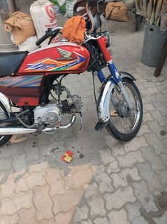 Honda 70 all ok ha petrol average bht achi ha