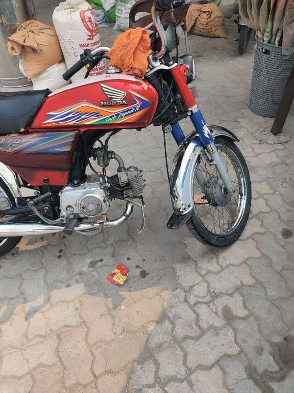 Honda 70 all ok ha petrol average bht achi ha 0