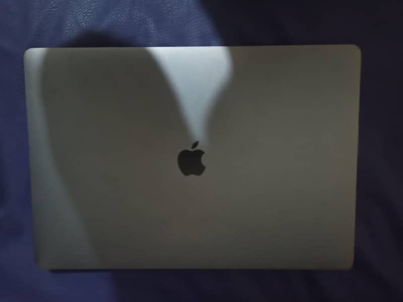 MacBook Pro 2019 (16-inch,  i9 ,1tb SSD) 3